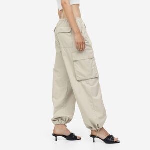 *new* H&M 100% cotton cargo pants - beige, size small